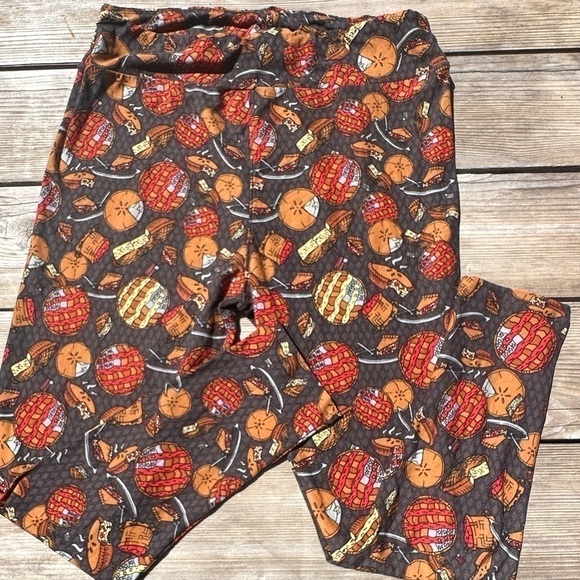 Lularoe TC2 plus size Pie leggings! These are as American as apple pie! - Picture 5 of 7